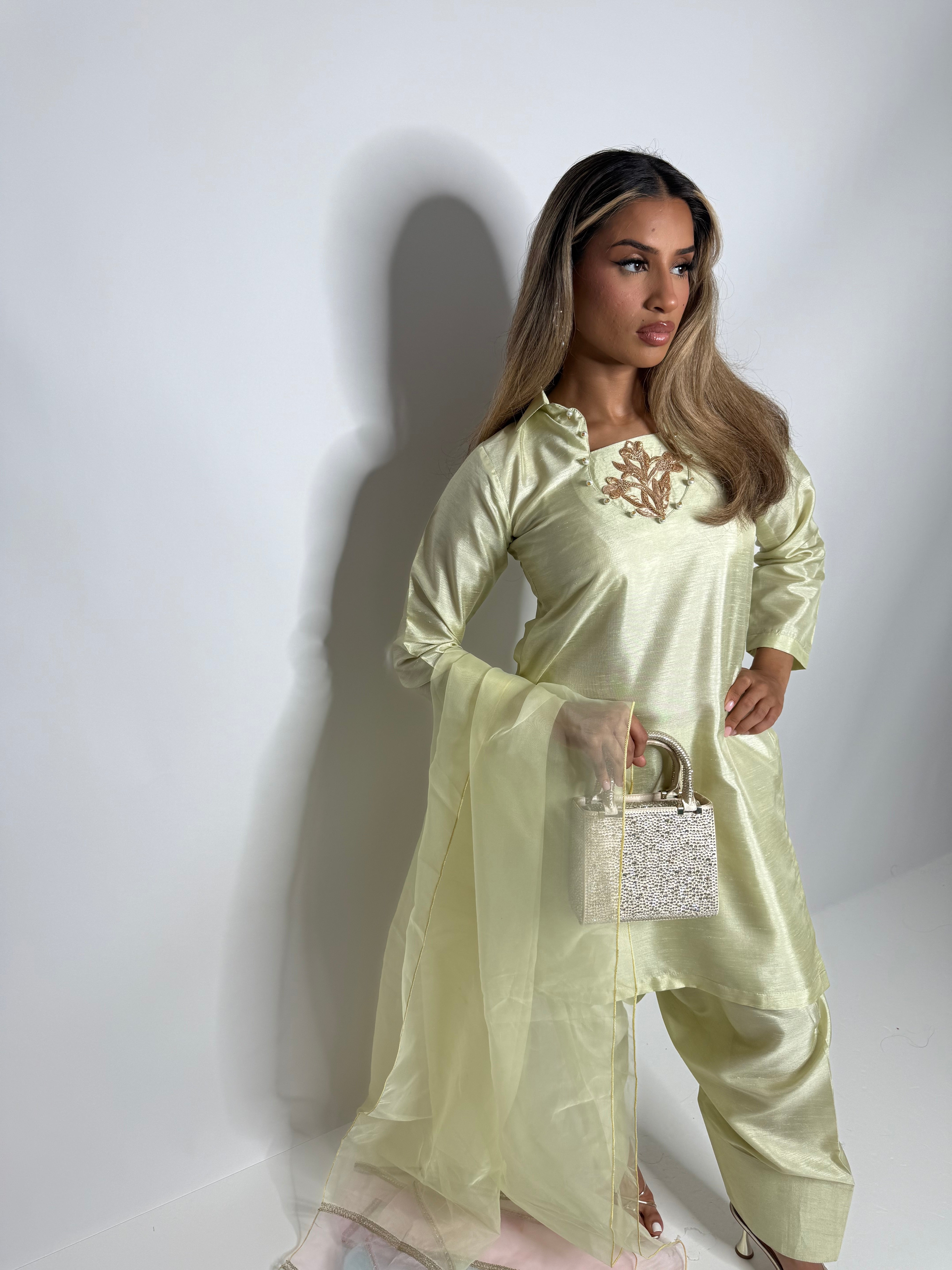 Maison Aurelia | Gold Thread Farshi Edit