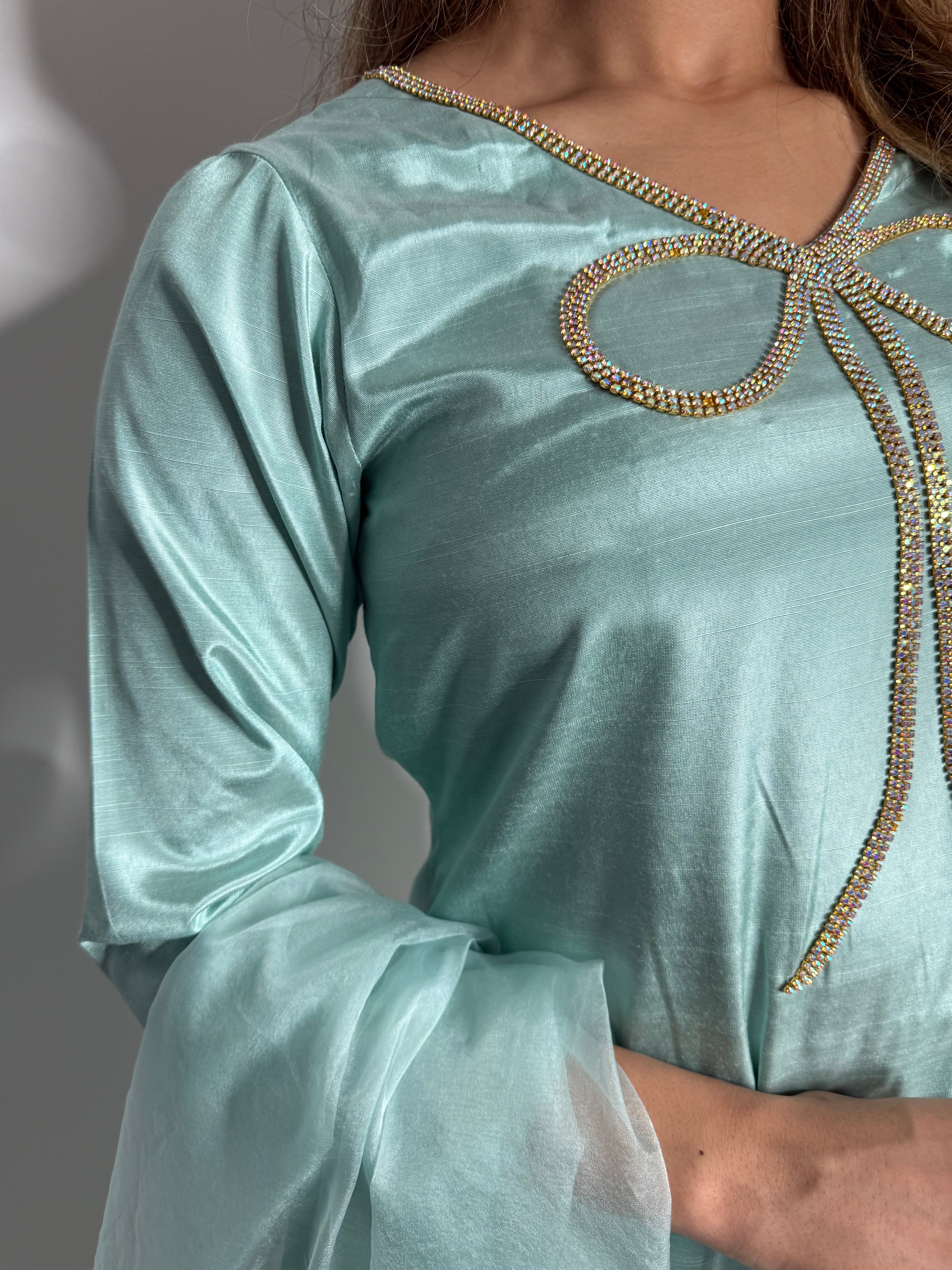 Zareen Élan | Silk Bow Farshi Set