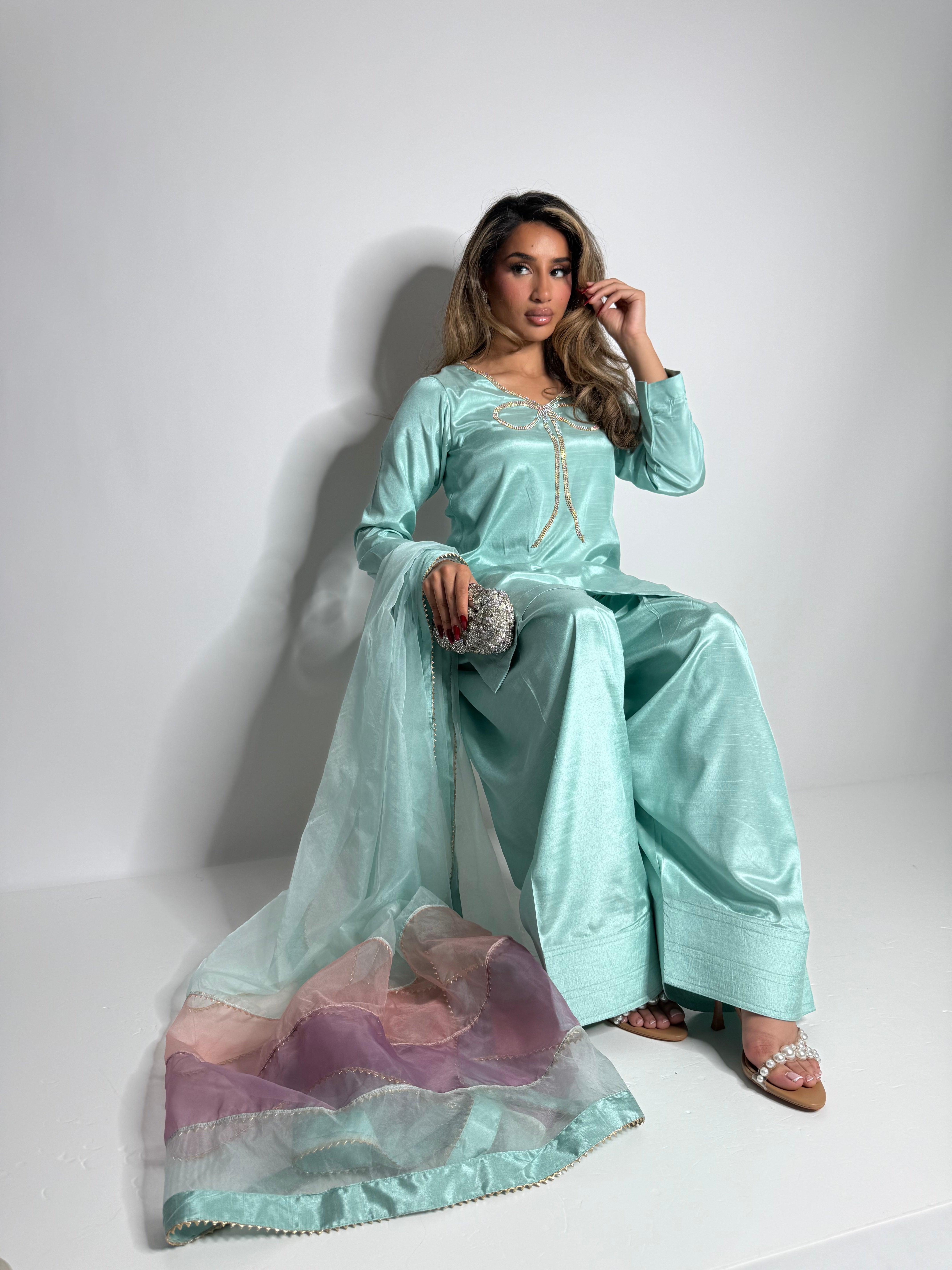 Zareen Élan | Silk Bow Farshi Set