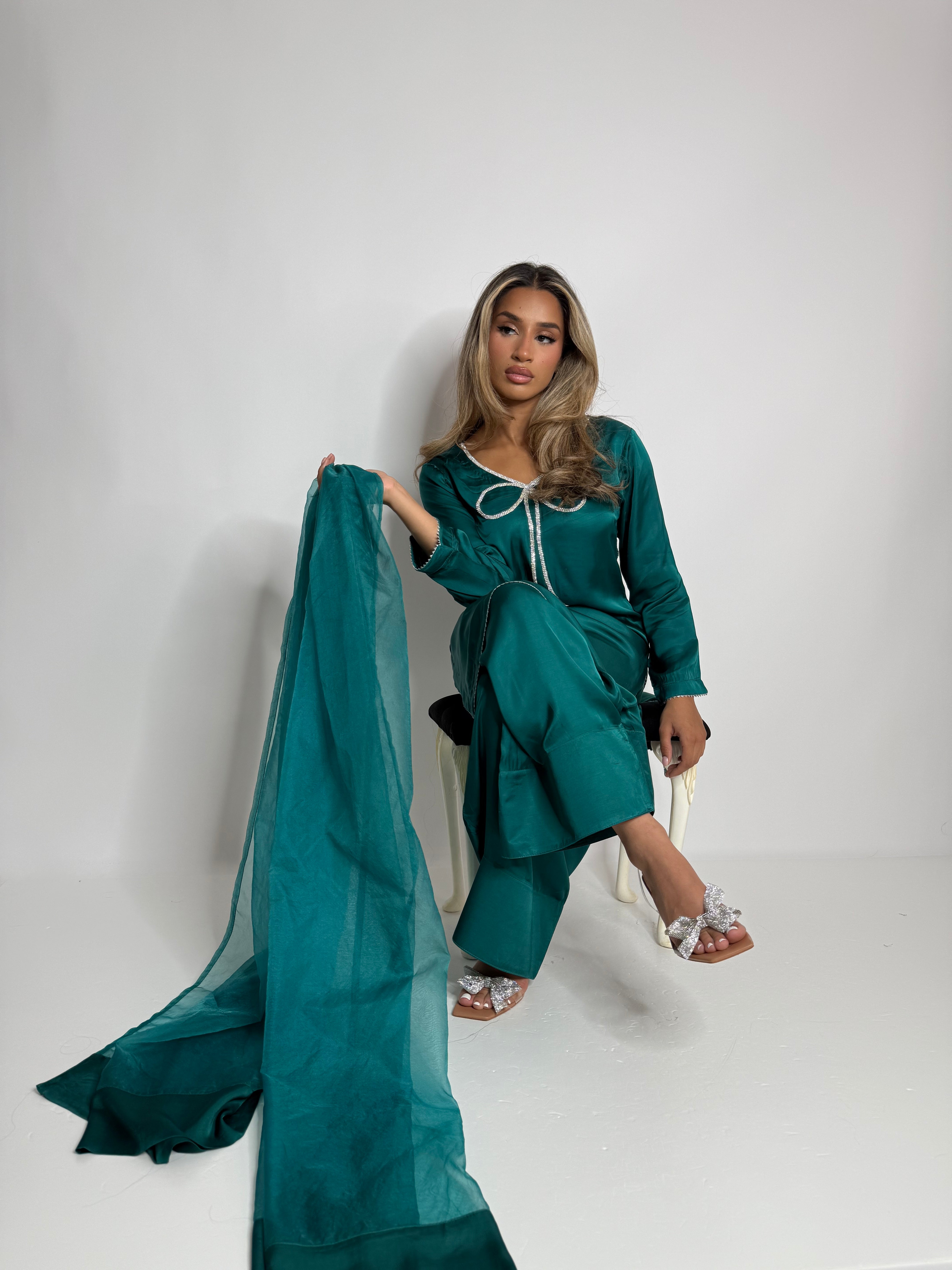 Velora Zayna | Emerald Silk Bow Farshi Shalwar Set