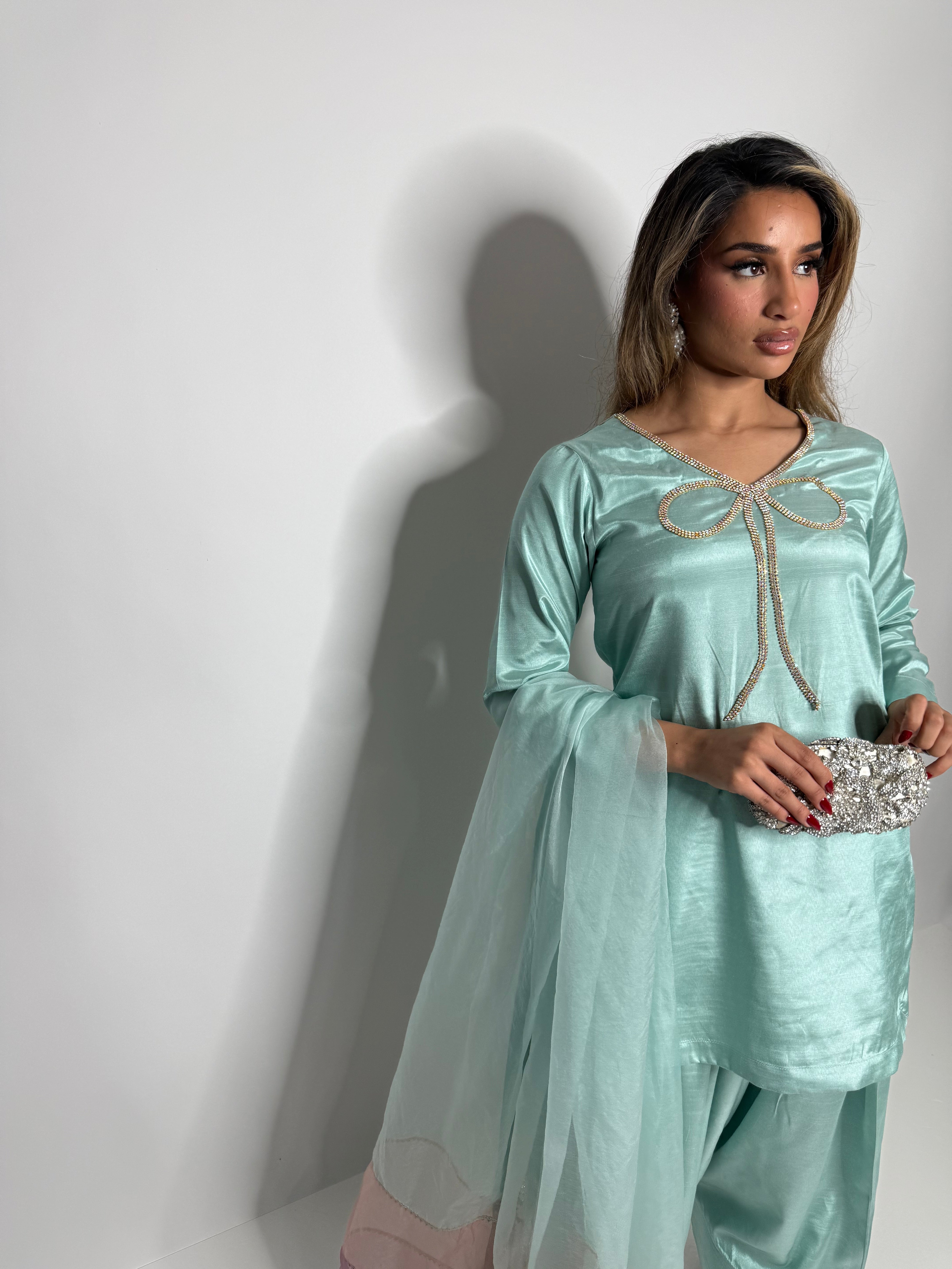 Zareen Élan | Silk Bow Farshi Set