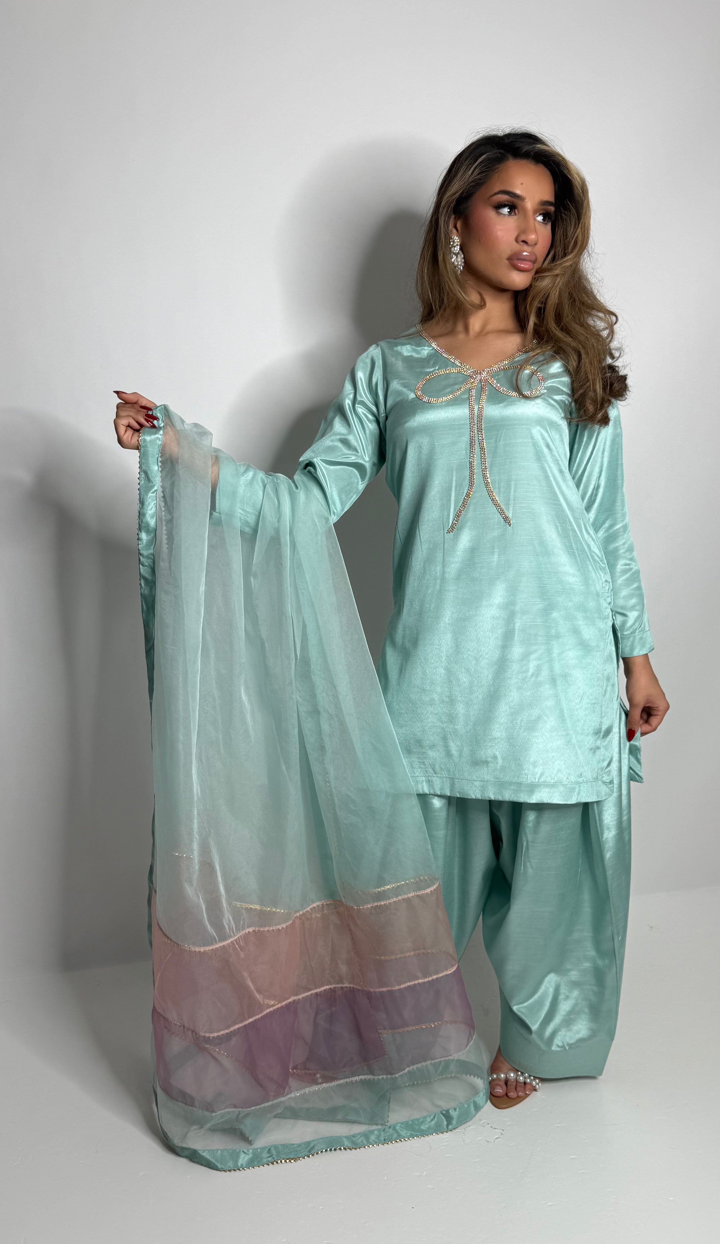 Zareen Élan | Silk Bow Farshi Set