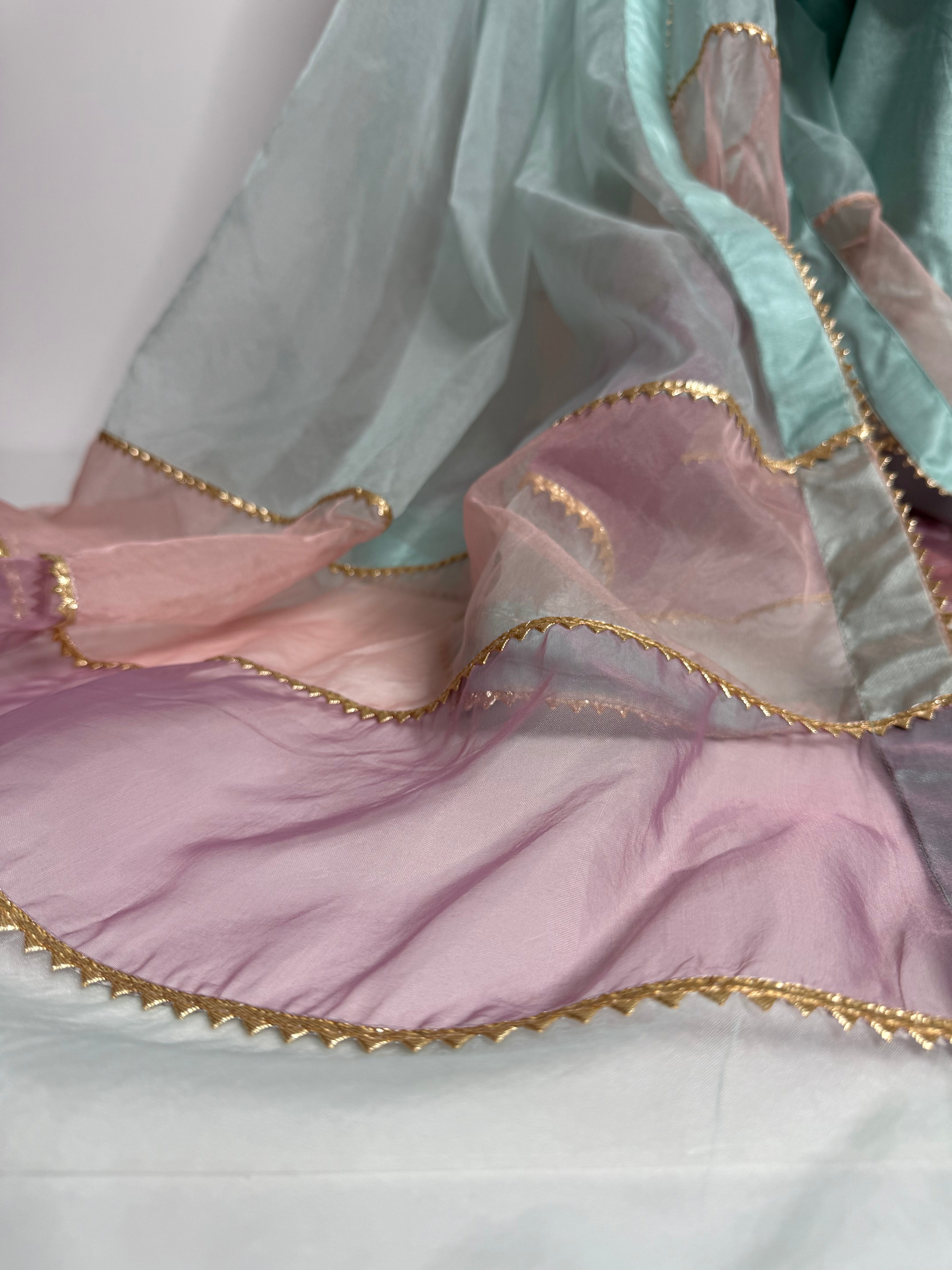 Zareen Élan | Silk Bow Farshi Set