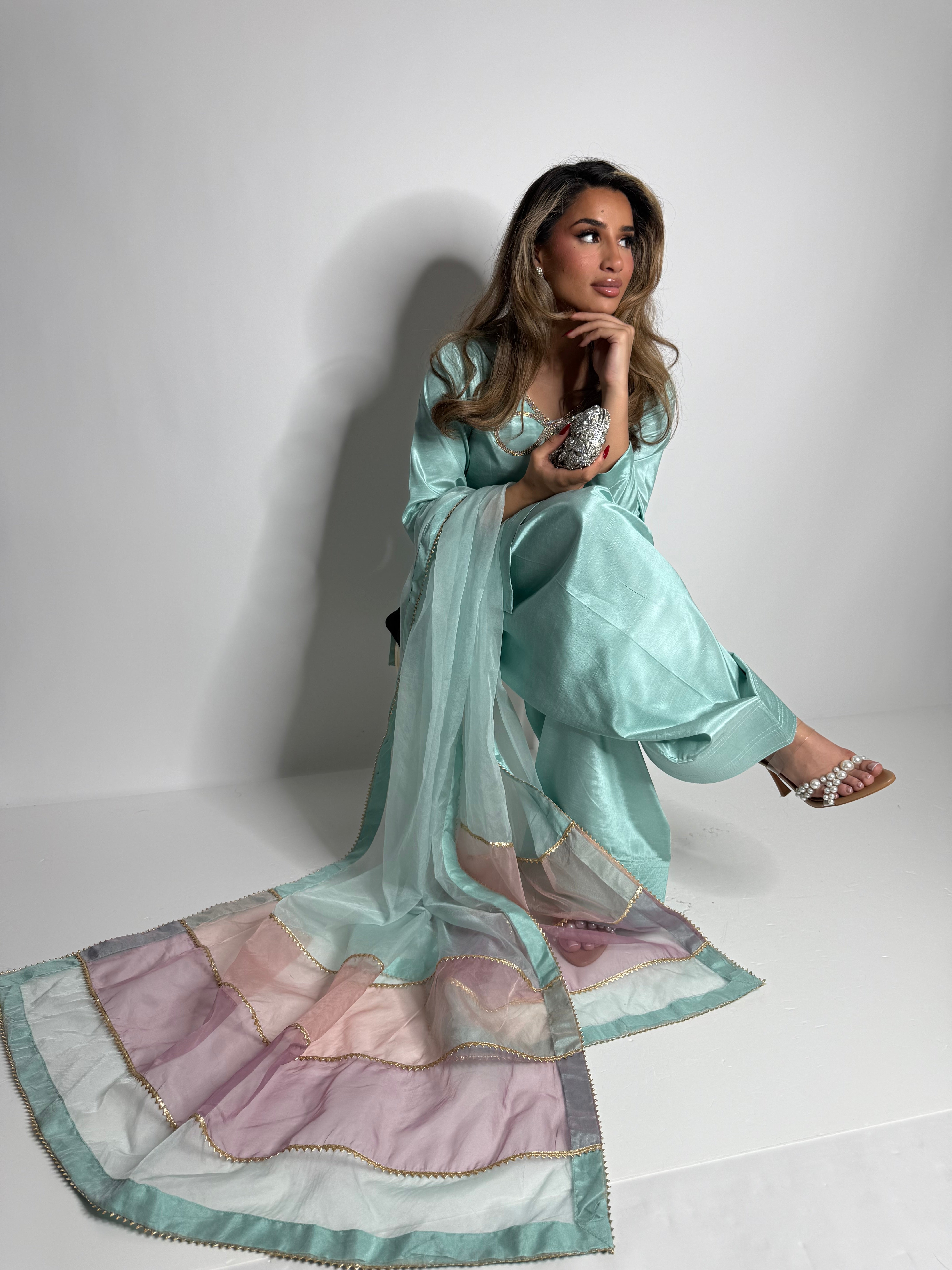 Zareen Élan | Silk Bow Farshi Set