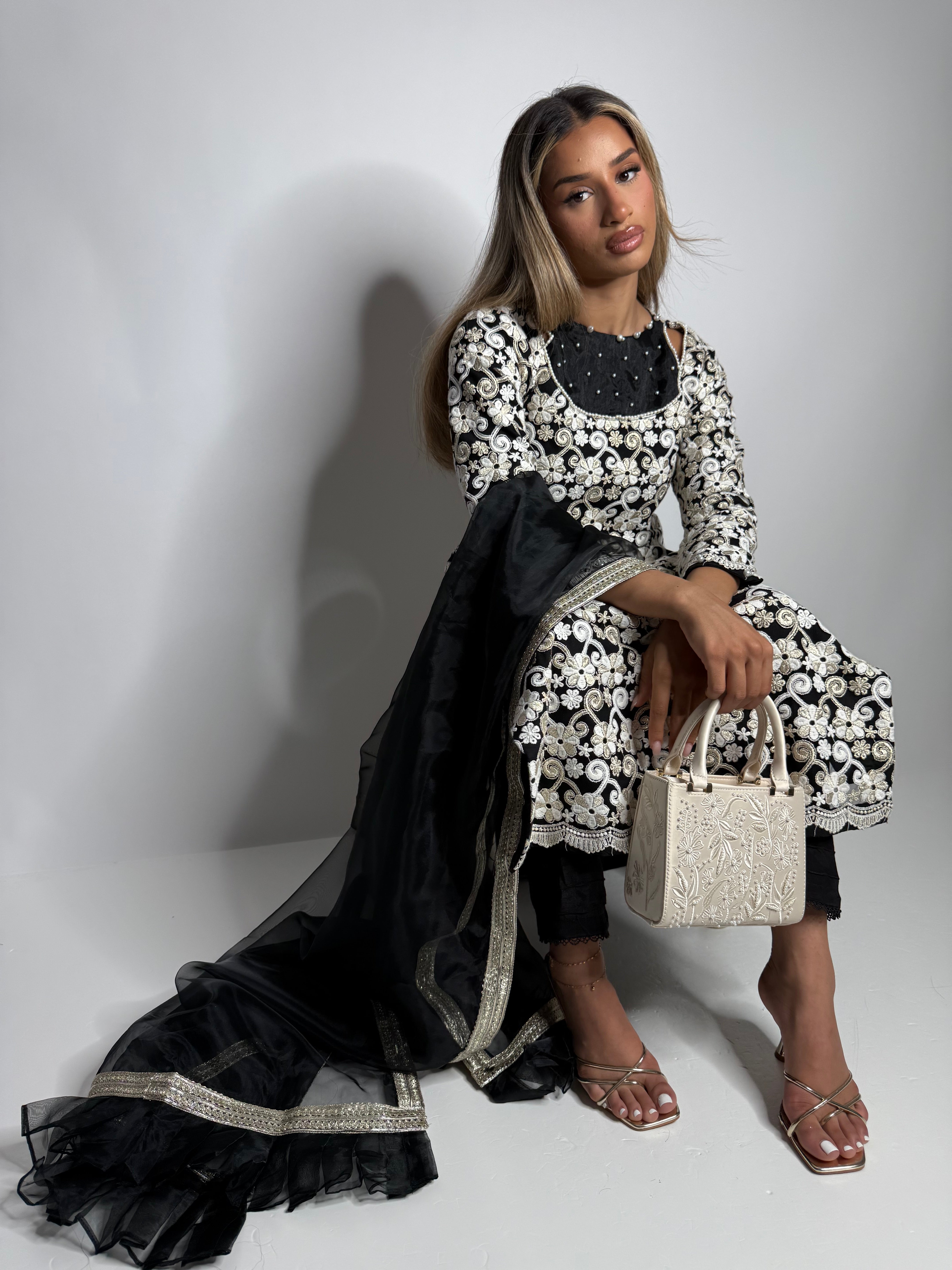 Monéva Noir | Understated Luxury Kameez Set (3 Piece)