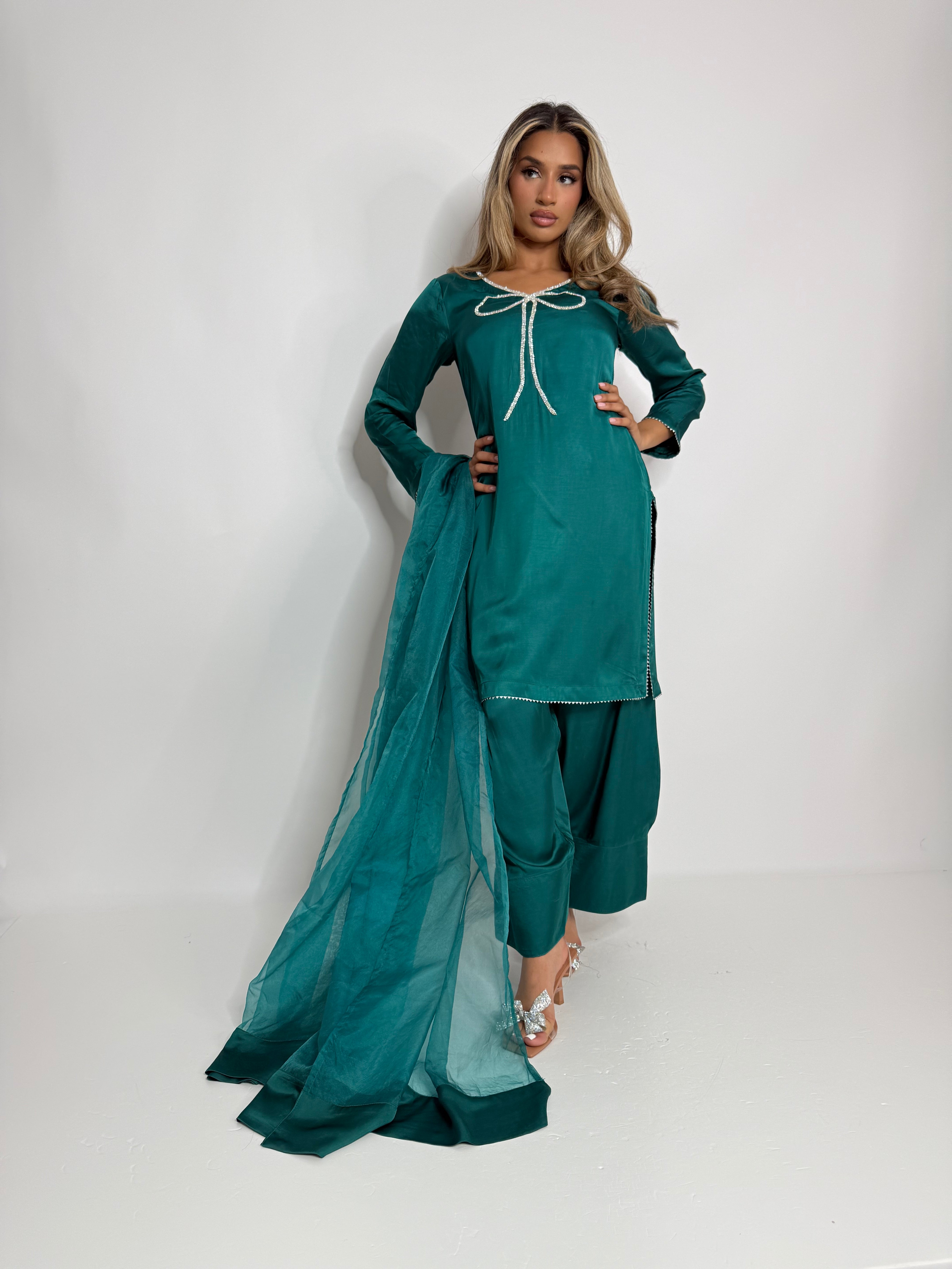 Velora Zayna | Emerald Silk Bow Farshi Shalwar Set