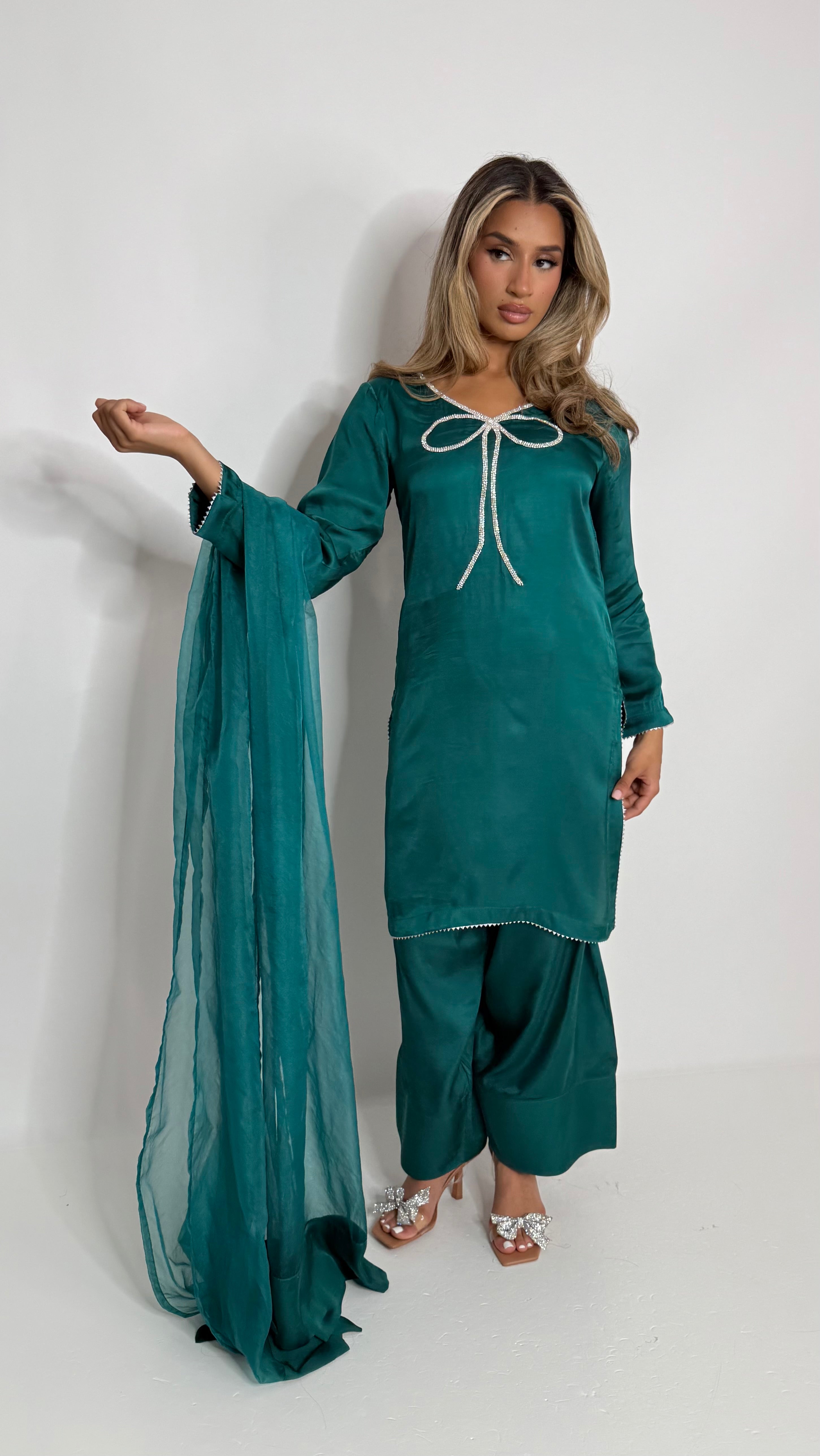 Velora Zayna | Emerald Silk Bow Farshi Shalwar Set