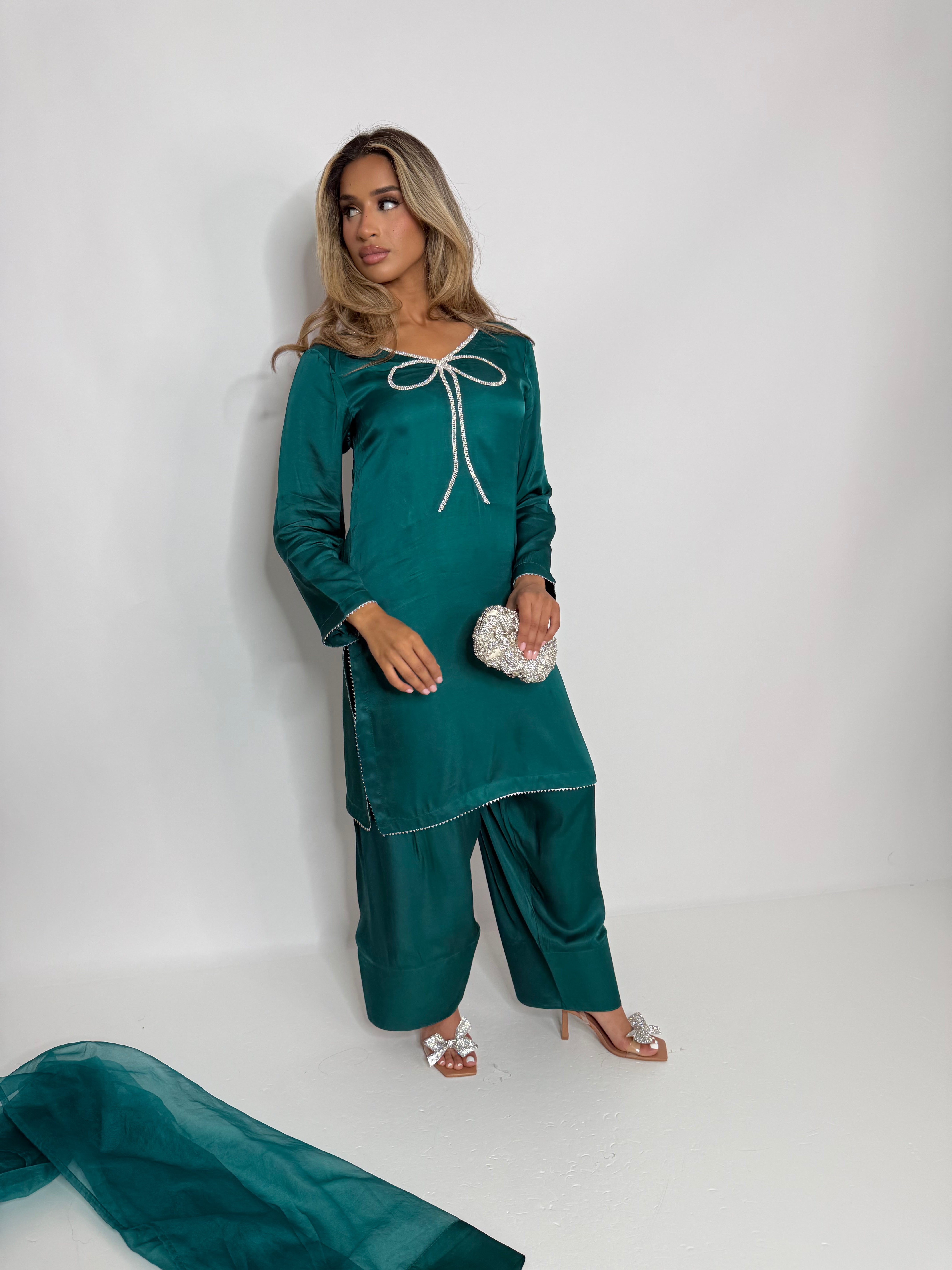 Velora Zayna | Emerald Silk Bow Farshi Shalwar Set