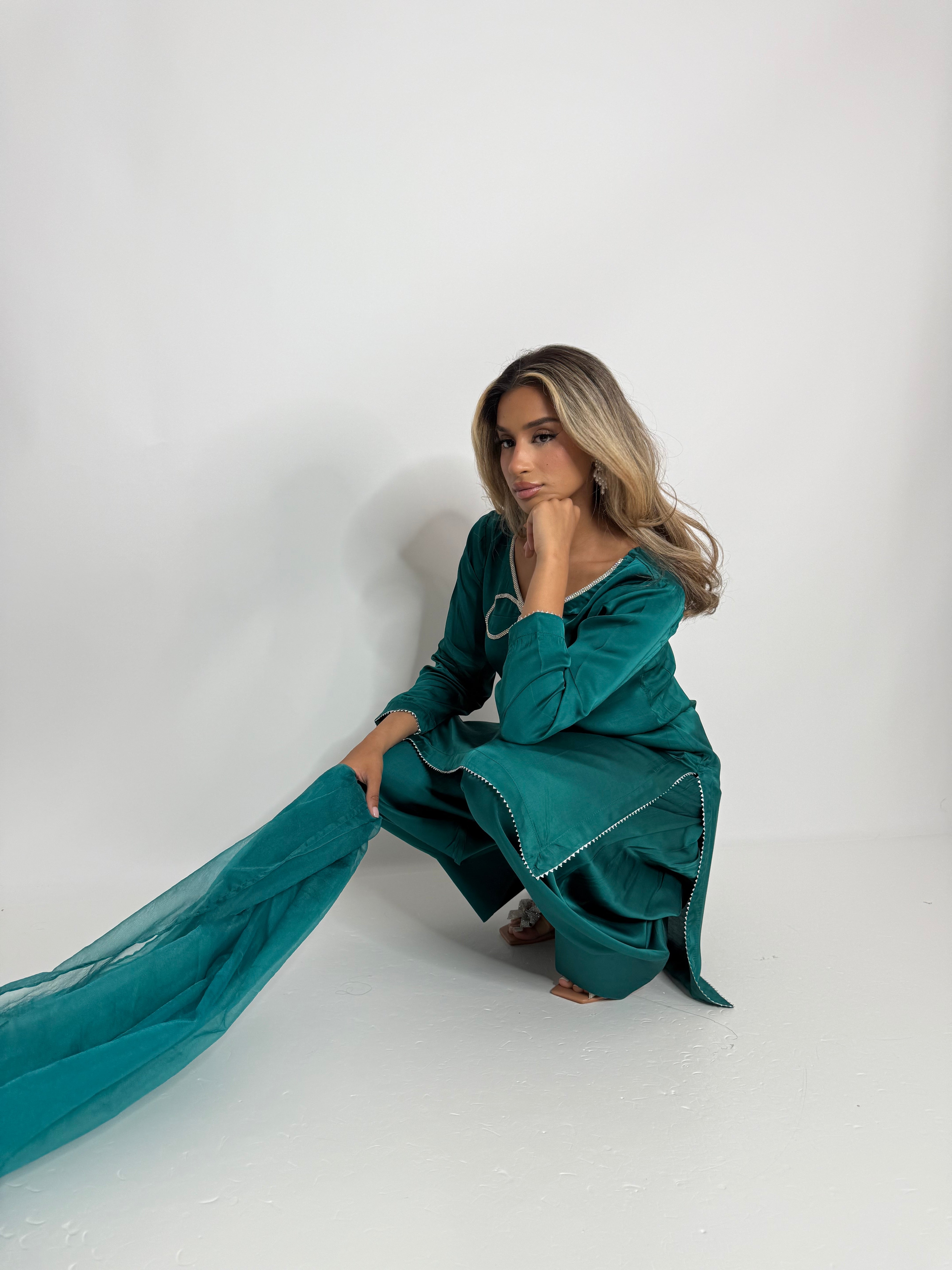 Velora Zayna | Emerald Silk Bow Farshi Shalwar Set