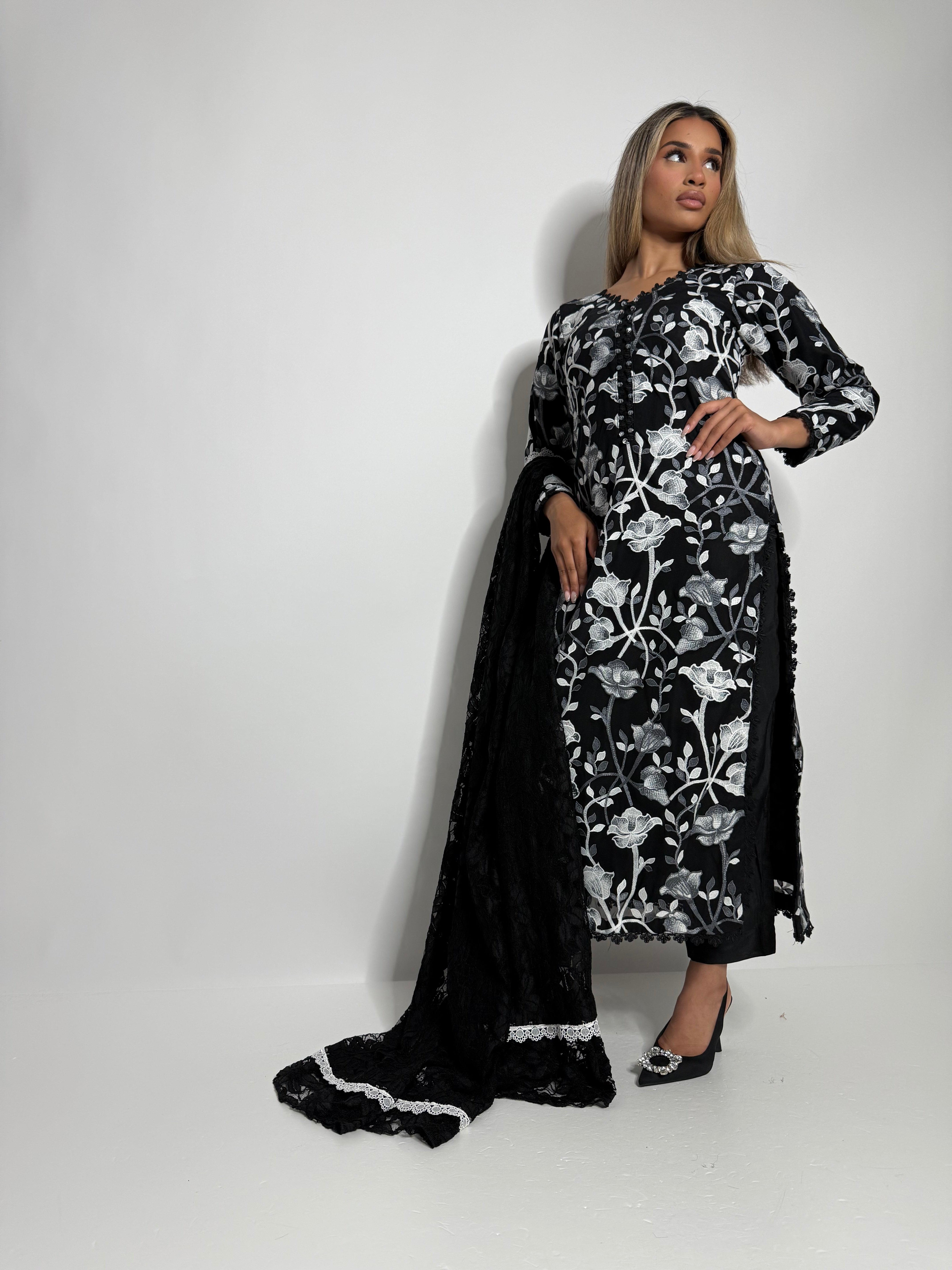 Full length monochrome floral Pakistani kameez UK with elegant lace detailing.